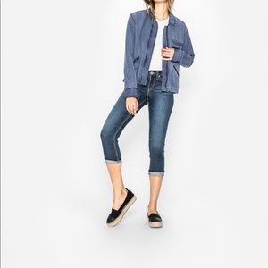 Silver jean capris size 27